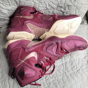 Nike Mens SZ 12 Greatness Burgundy Bronze Sneakers Lebron 13 XIII Shoes